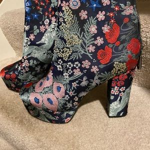 Women’s hells never worn